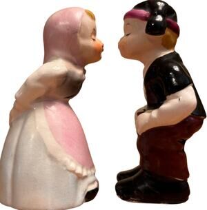 Vintage Napco 1959 Swiss Dutch Kissing Cousins Salt and Pepper Shaker Set S1286